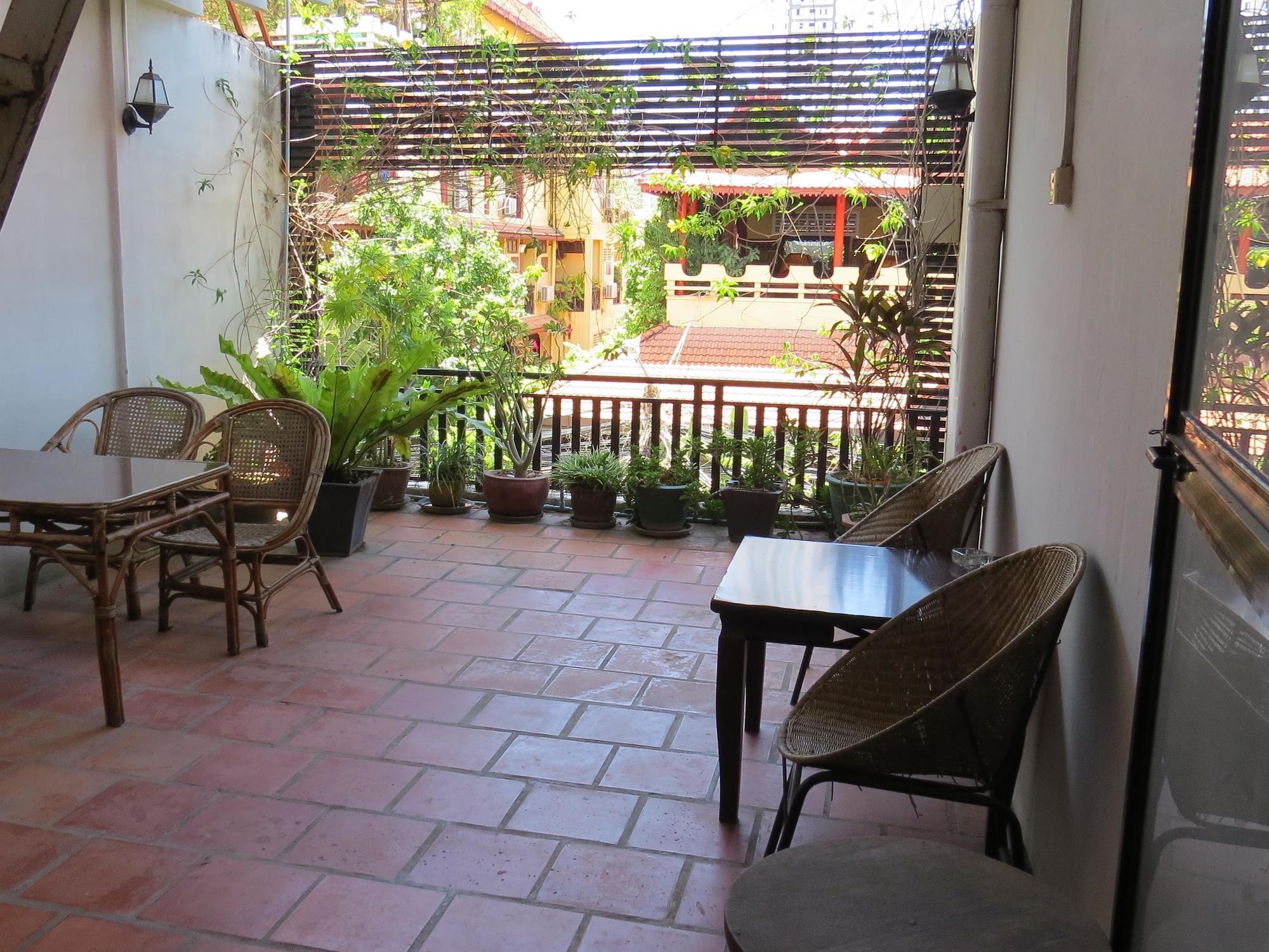 Goldie Guesthouse Phnom Penh Exteriör bild
